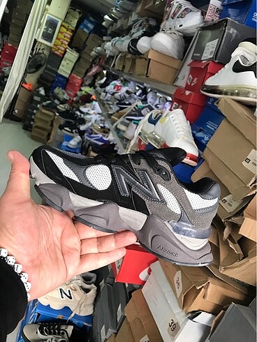 40 Beden siyah Renk NEW BALANCE 9060 İTHAL ÜRÜN MARKA TEMSİLİDİR