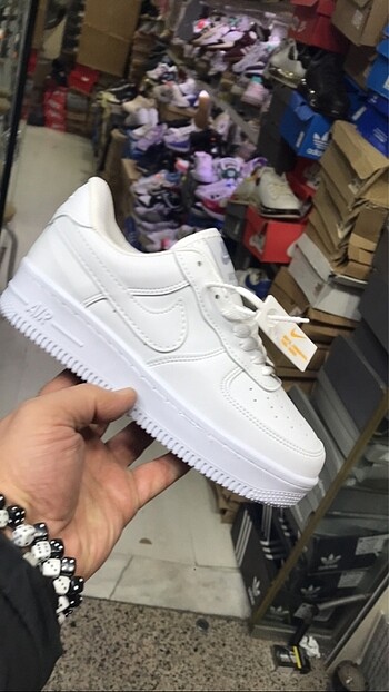 NIKE AİR FORCE İTHAL ÜRÜN MARKA TEMSİLİDİR