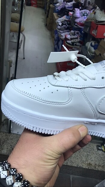 39 Beden beyaz Renk NIKE AİR FORCE İTHAL ÜRÜN MARKA TEMSİLİDİR