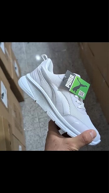 39 Beden beyaz Renk PUMA ANATOMİK SPOR MARKA TEMSİLİDİR
