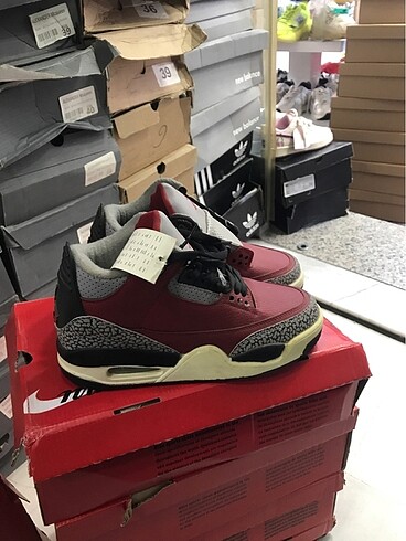 37 Beden çeşitli Renk NIKE RETRO MARKA TEMSİLİDİR