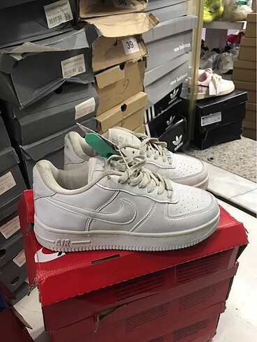 NIKE AİR FORCE İTHAL ÜRÜN MARKA TEMSİLİDİR