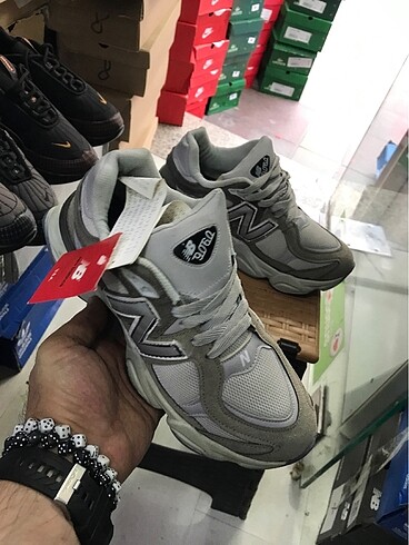 41 Beden NEW BALANCE 9060 İTHAL AYARINDA ÜRÜN MARKA TEMSİLİDİR