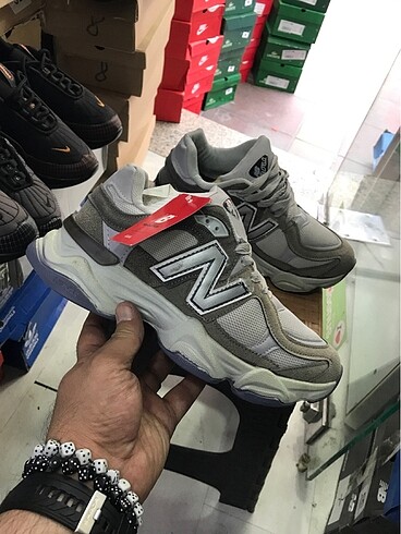 41 Beden gri Renk NEW BALANCE 9060 İTHAL AYARINDA ÜRÜN MARKA TEMSİLİDİR