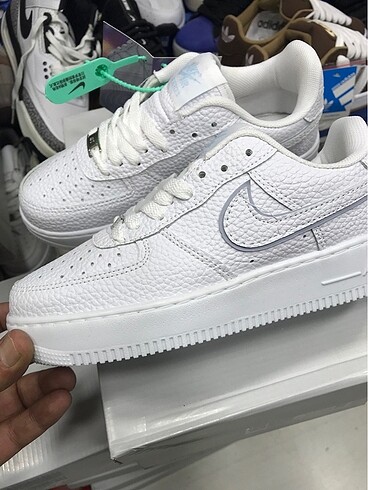 36 Beden beyaz Renk NIKE AİR FORCE İTHAL ÜRÜN MARKA TEMSİLİDİR