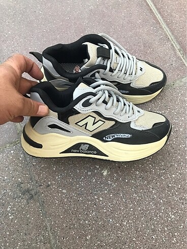 37 Beden NEW BALANCE ve NIKE MARKA TEMSİLİDİR
