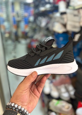 37 Beden SU GEÇİRMEZ Siyah Renkli Spor Ayakkabı