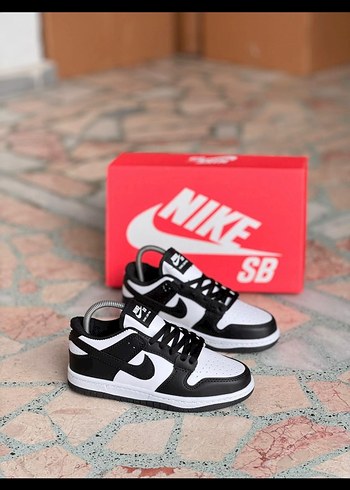 Nike Dunk SB Siyah Beyaz Spor Ayakkabı Marka Temsilidir