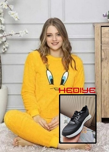 pijama takimi ve hediye olarak ayakkabı