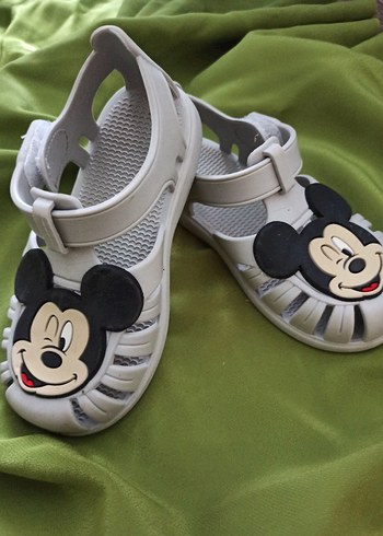 Çocuk Beyaz Tokalı Mickey Mouse Terlik