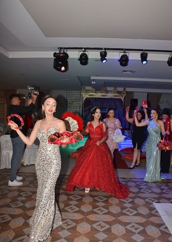 s Beden Işıltılı Straplez Uzun Abiye Elbise