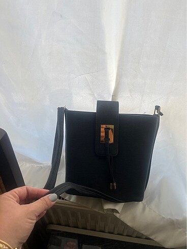 Siyah Çanta - Görsel 2