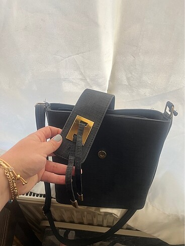 Siyah Çanta - Görsel 3