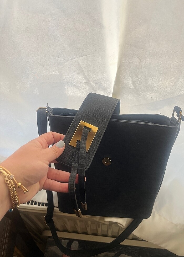 Siyah Çanta - Görsel 3