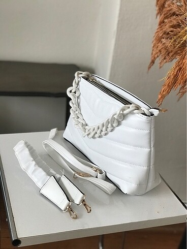 Zara Model Zincir Beyaz Çanta