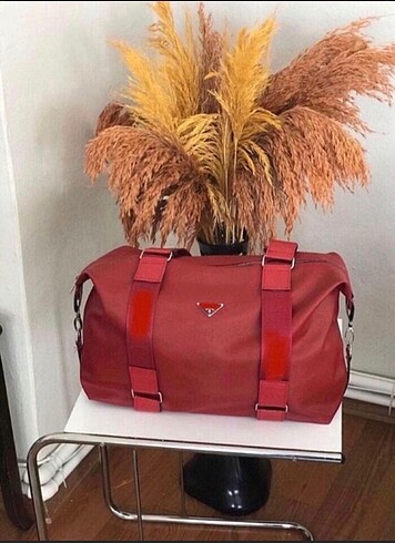 Prada Kırmızı Seyahat Kol Çantası