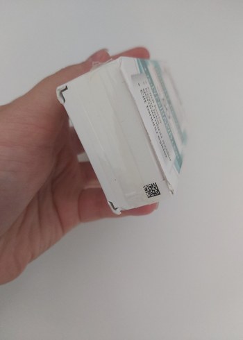 L'Oréal SPF50+ Işıltı Pigmentli Yüz Koruyucu - Görsel 5