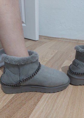 Gri Zincir Detaylı Ugg Kadın Bot - Görsel 3