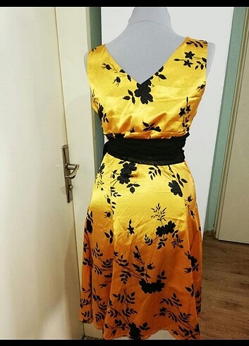Miss KG M Beden Sarı Çiçekli Elbisenin markası Ayhan ünü markadır iki ko