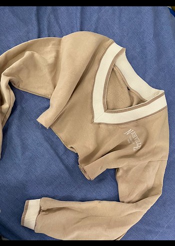 Bershka V Yaka Kadın Sweatshirt