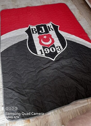 Beşiktaşlı yatak örtüsü 