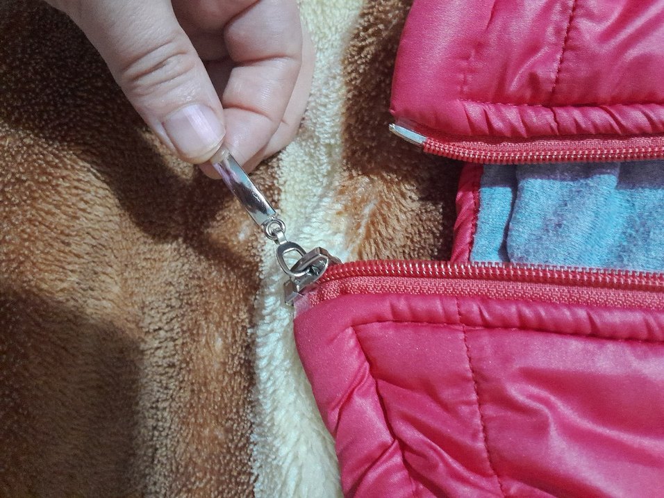 Pembe Kapüşonlu Fermuarlı Kadın Yelek - Görsel 3