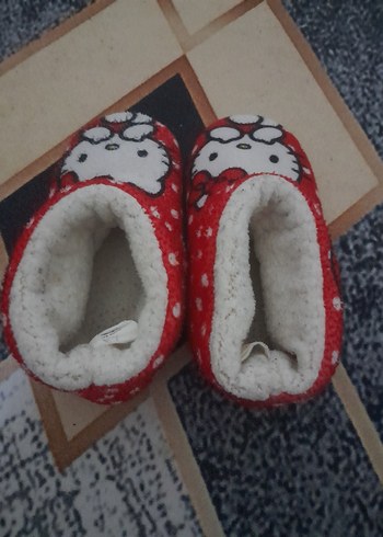 Kız Çocukları İçin Kırmızı Nakışlı Sıcak Terlik - Görsel 2