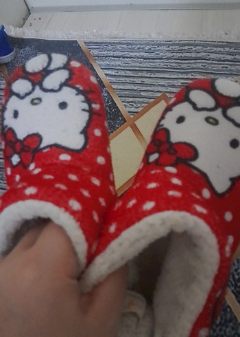 Kız Çocukları İçin Kırmızı Nakışlı Sıcak Terlik - Görsel 6