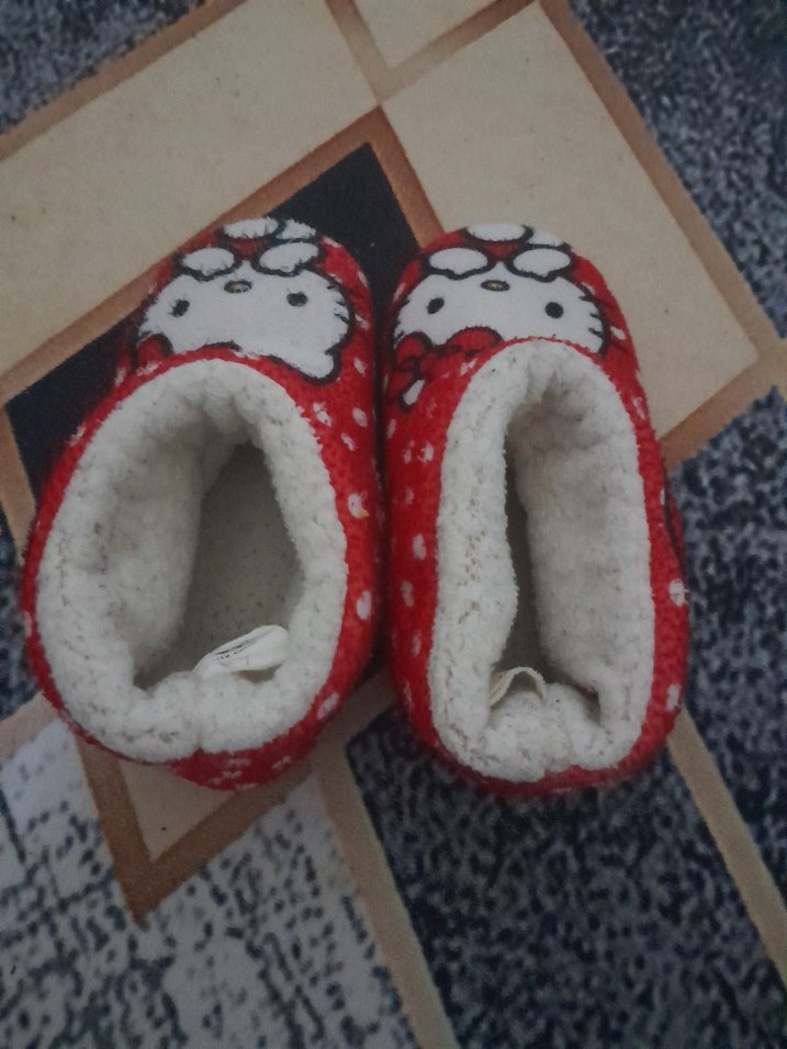 Kız Çocukları İçin Kırmızı Nakışlı Sıcak Terlik - Görsel 2