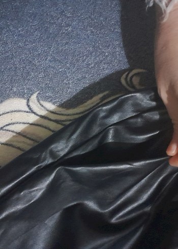 Siyah Parlak Deri Kemerli Kadın Pantolon - Görsel 5