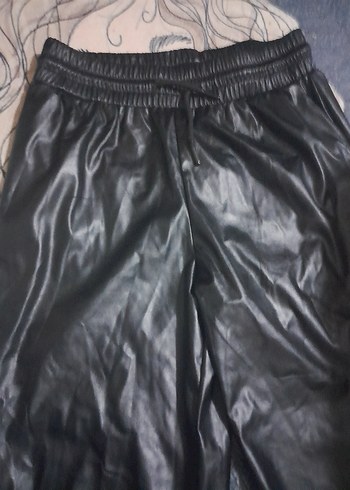 Siyah Parlak Deri Kemerli Kadın Pantolon - Görsel 2