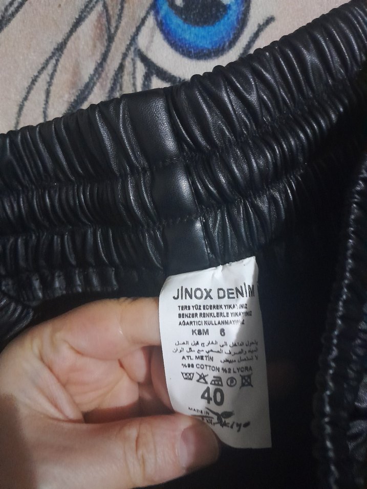 Siyah Parlak Deri Kemerli Kadın Pantolon - Görsel 3