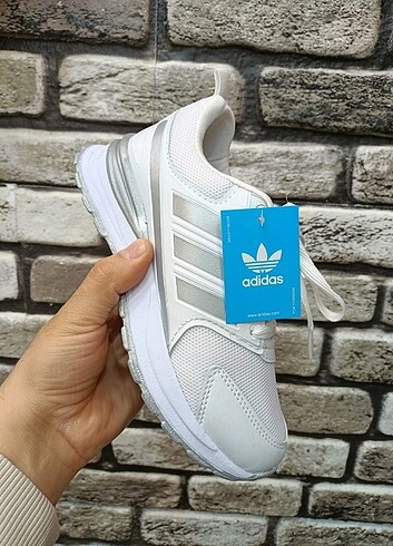 36 Beden beyaz Renk Adidas spor ayakkabı