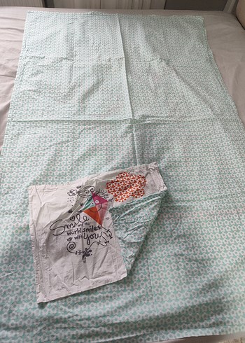 Çocuklar için renkli baskılı uyku seti - Görsel 4