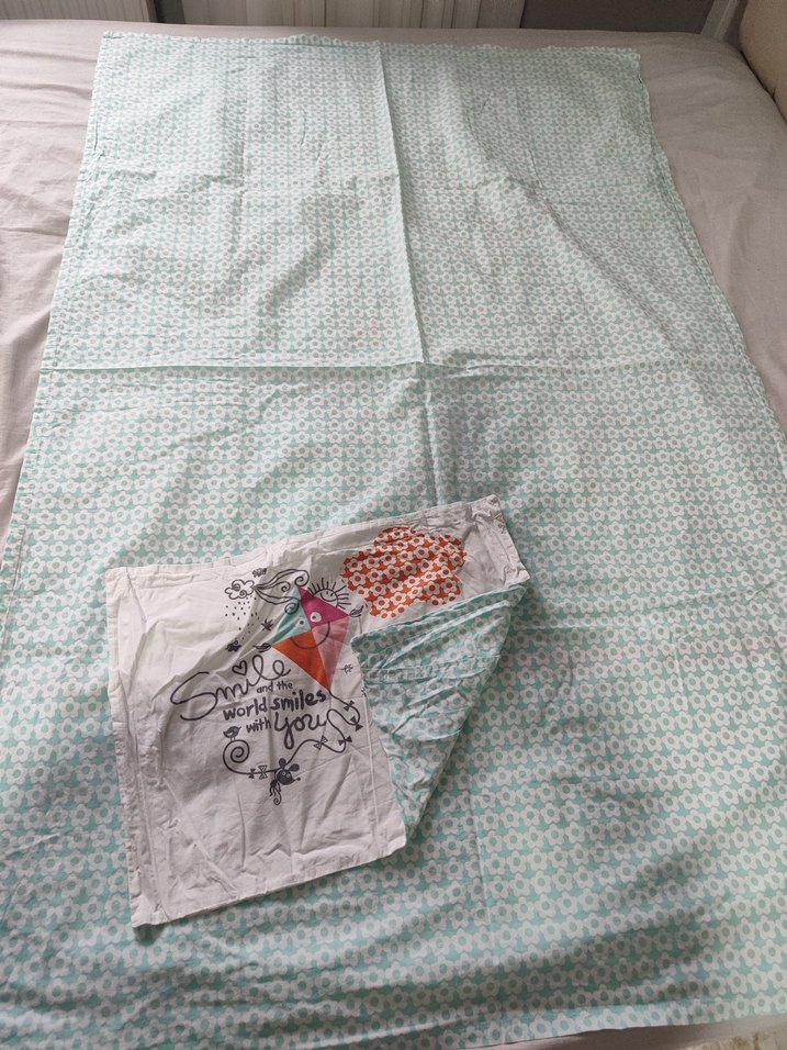 Çocuklar için renkli baskılı uyku seti - Görsel 4