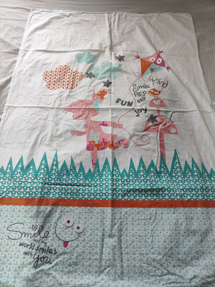 Çocuklar için renkli baskılı uyku seti - Görsel 3