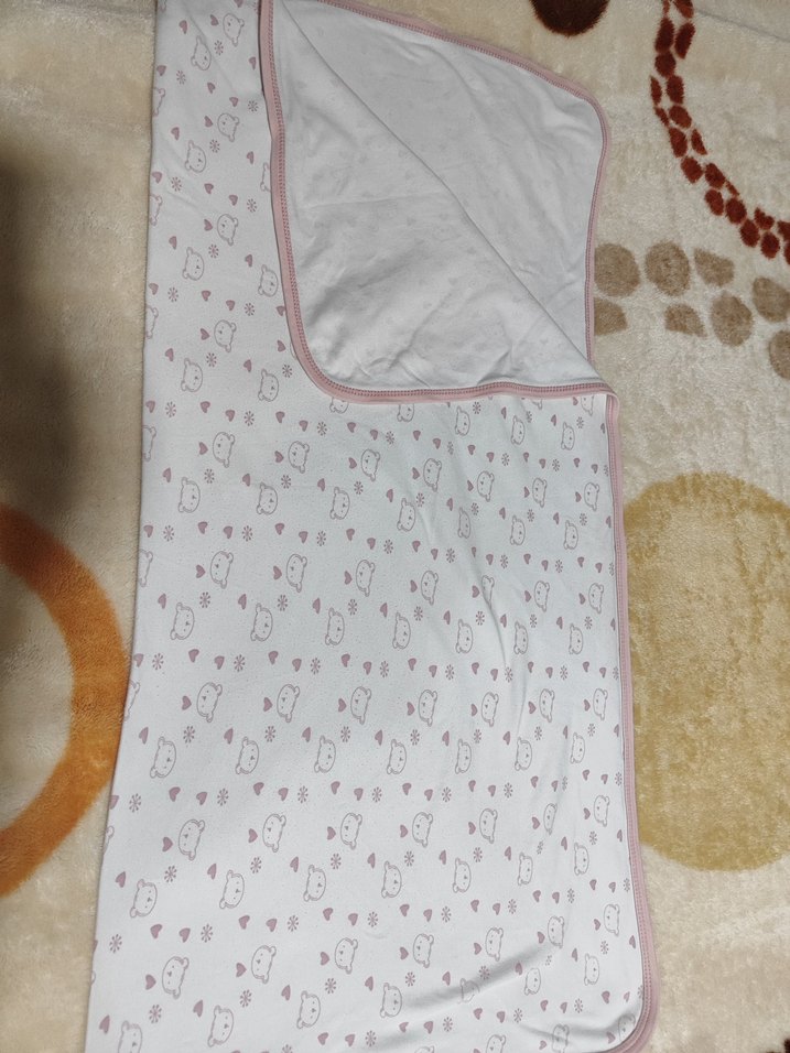 Beyaz Pastel Desenli Çocuk Battaniyesi - Görsel 2