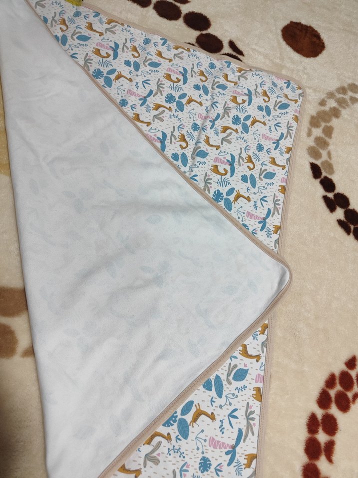 Çocuklar için pastel renkli baskılı battaniye - Görsel 2