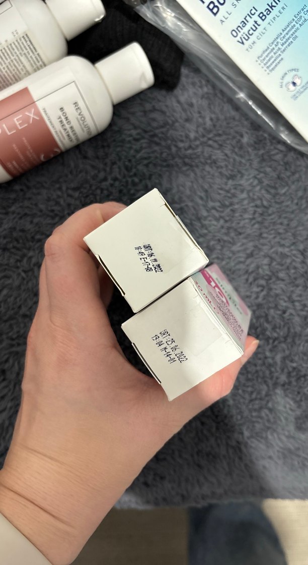 Simple %3 Hyaluronik Asit ve %10 Vitamin B3 Serumu - Görsel 3