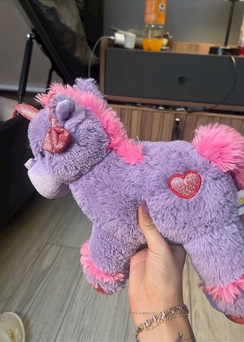 Beden Mor ve Pembe Peluş At Oyuncak