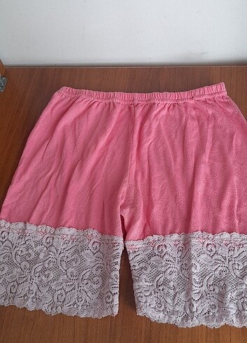 Pembe şort