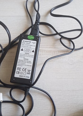 Yeşil Kablolu Adaptör Şarj Cihazı