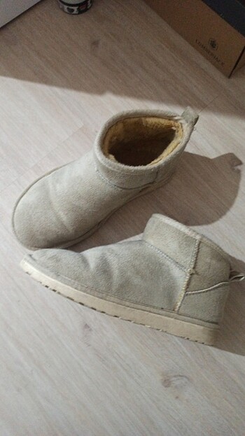 38 Beden Ugg. Bej renk Bot