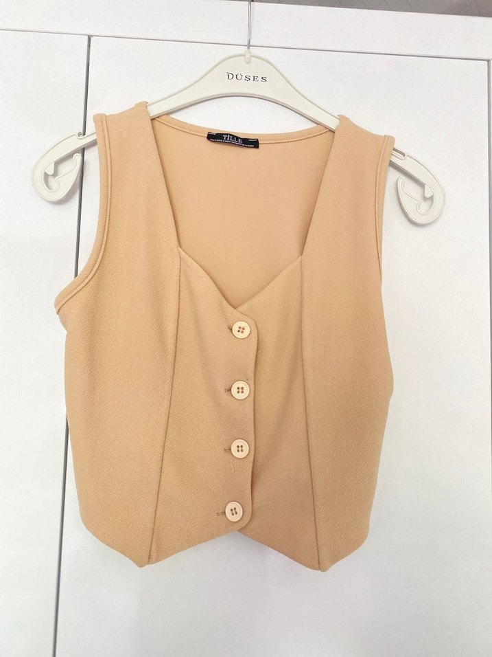 Bej V Yaka Düğmeli Kolsuz Mini Yelek - Görsel 2