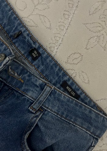 Yırtık kot pantolon - Görsel 2