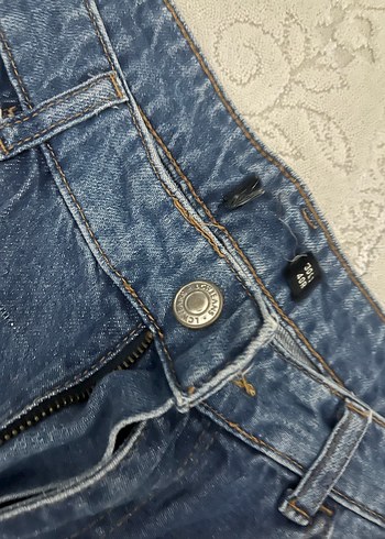 Yırtık kot pantolon - Görsel 3