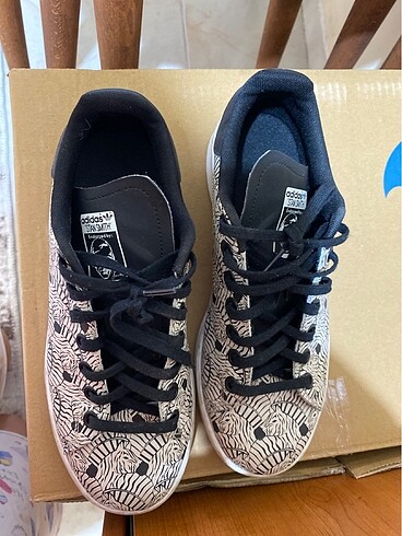 Adidas spor ayakkabı