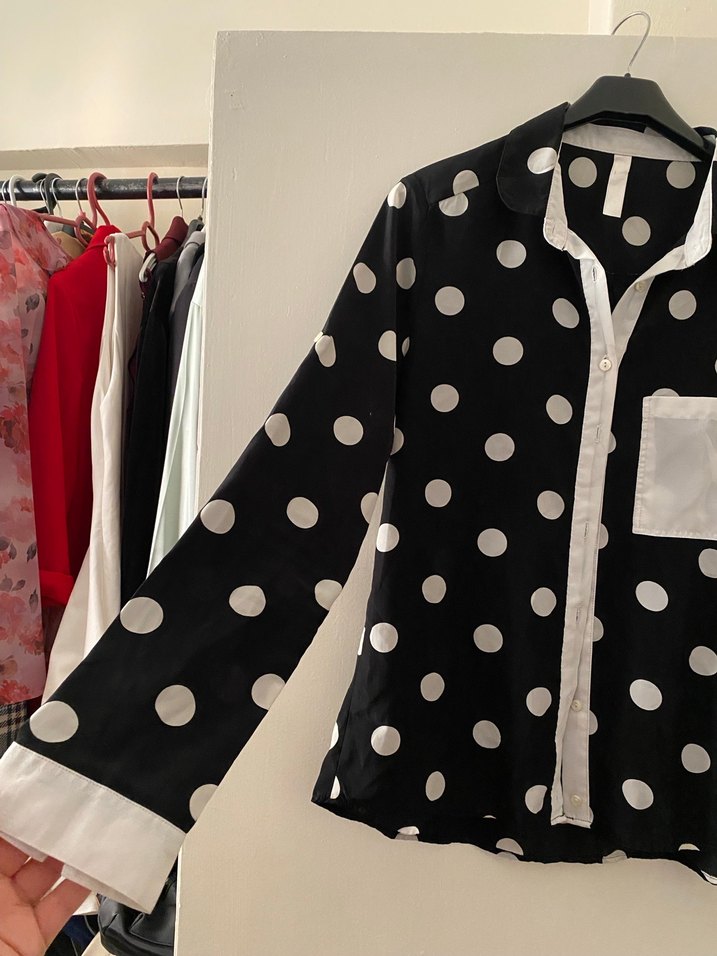 Uzun Kollu Puantiyeli Siyah Gömlek - Görsel 2