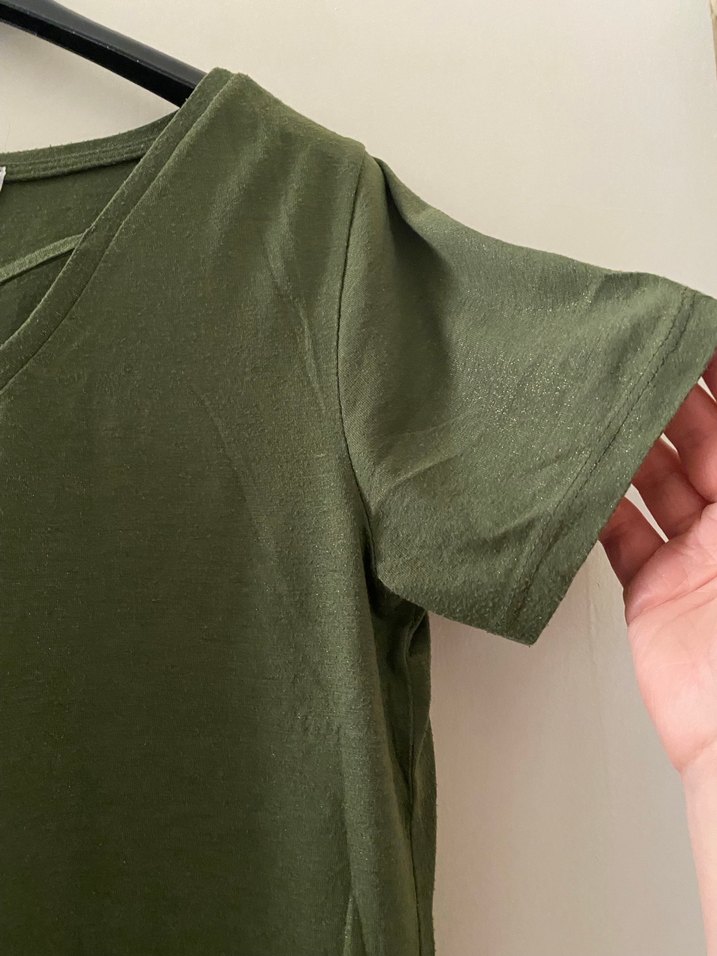 Yeşil V Yaka Salaş Kadın simli Tişört - Görsel 4