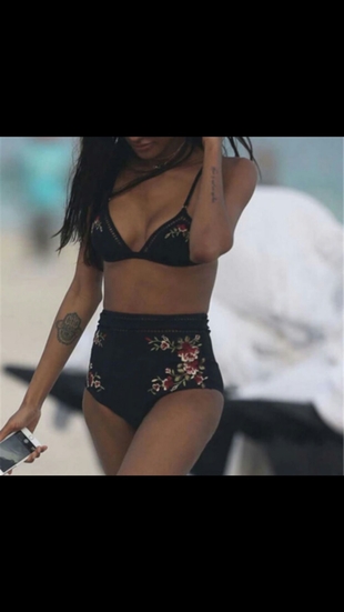 siyah çiçek detaylı bikini takimi